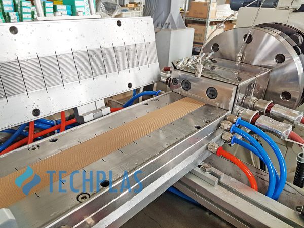 WPC profile extrusion line